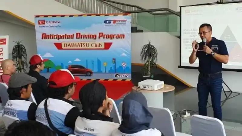 Foto - Daihatsu Ajak Komunitas Belajar Safety Driving 