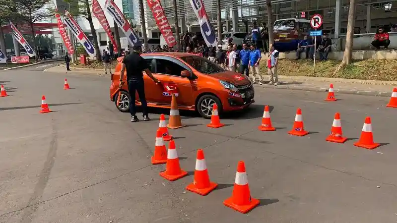 Berita - Tak Cuma Bikin Mobil, Daihatsu Berusaha Buat Konsumen Cakap Berkendara