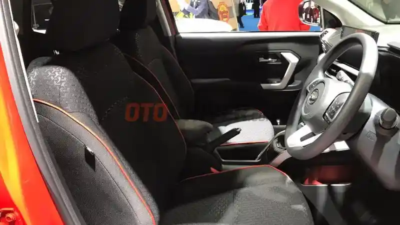 Foto - TMS 2019: Melihat Lebih Detail Daihatsu SUV Tanpa Nama, Calon Kuat Adik Terios (10 FOTO)