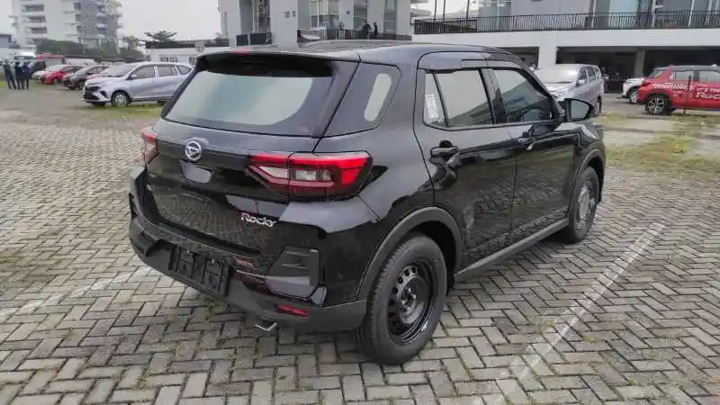 Foto - GALERI: Daihatsu Rocky Tipe Termurah (20 FOTO)