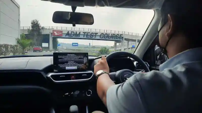 Foto - Tertarik Daihatsu Rocky Berlimpah Fitur? Anda Harus Inden Hingga 2 Bulan 