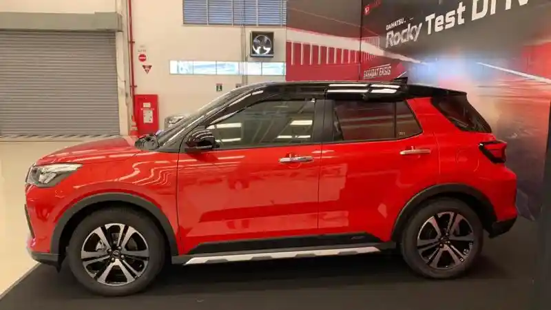 Foto - Juni Harga Daihatsu Rocky Naik, Segini Jadinya 