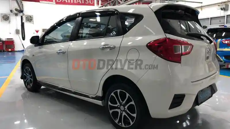 Foto - Ketampanan Daihatsu Sirion Membuahkan Hasil?