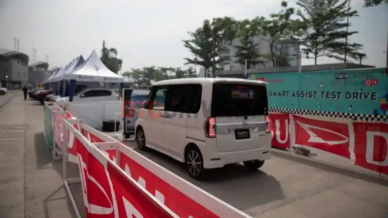 Foto - Kupas Tuntas Daihatsu Tanto, MPV Mungil Bermesin Turbo