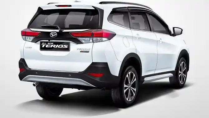 Foto - Inilah Berbagai Mobil Dalam Range Harga Wuling Cortez