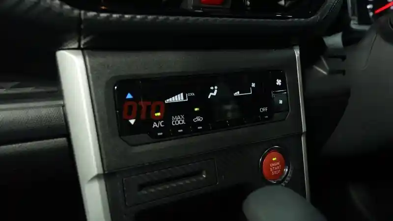 Foto - Filosofi Aksen Merah Dan Tanpa Krom Ala All New Xenia