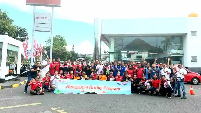 Foto - Tak Hanya Kopdar, Komunitas Daihatsu di Jawa Timur Peduli Keselamatan Berkendara