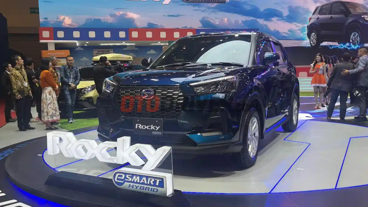 Foto - Perbandingan Suzuki Fronx VS Daihatsu Rocky e-Smart, Mana Lebih Baik?