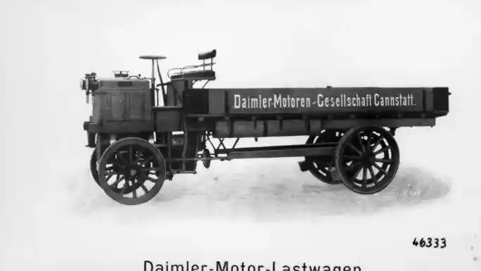 Foto - Warisan Mesin Horizontal Truk Pertama Mercedes-Benz