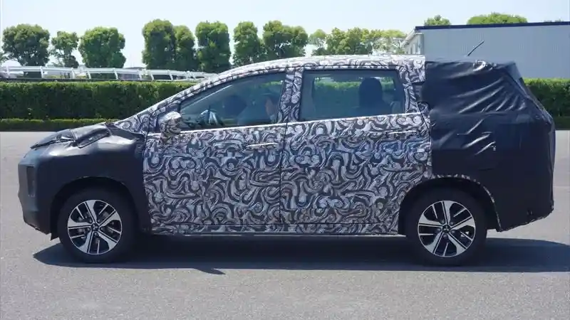 Berita - SPY SHOT: 3 Foto Baru Mitsubishi XM 2017 Yang Kembali Terlihat Jelas di Jepang