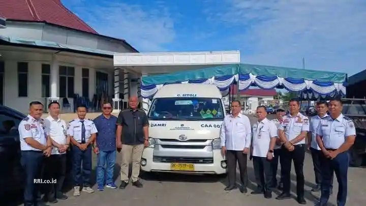 Bus - Damri Buka Jalur Di Nias Utara