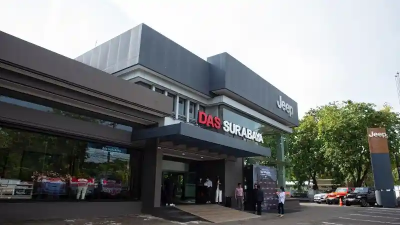 Foto - Jeep Kembali Buka Dealer Resmi, Kali Ini Bertempat di Surabaya. Apa Saja Fasilitasnya?