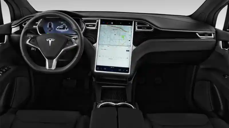 Foto - Pasang Layar Ekstra Besar Ala Tesla Tak Sampai RP 9 Juta 
