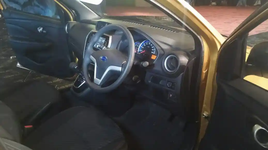 Foto - Komparasi Spek Renault Duster Facelift VS Datsun Cross