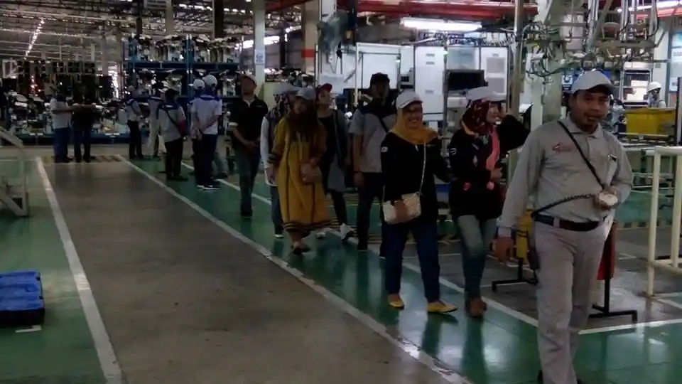 Foto - Datsun Go+ Community Indonesia Melihat Tempat Kelahiran Mobilnya