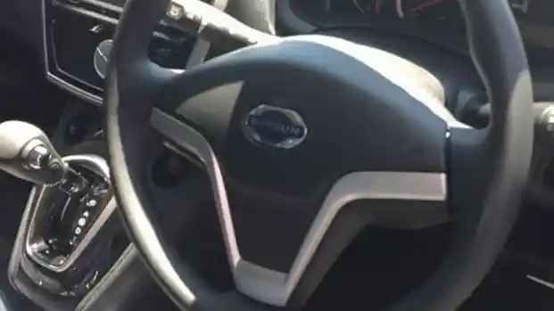 Foto - Datsun Go Facelift Terungkap Lebih Jelas! Seperti ini Tuas Matic-nya (7 Foto)