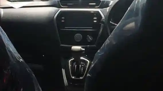 Foto - Datsun Go Facelift Terungkap Lebih Jelas! Seperti ini Tuas Matic-nya (7 Foto)
