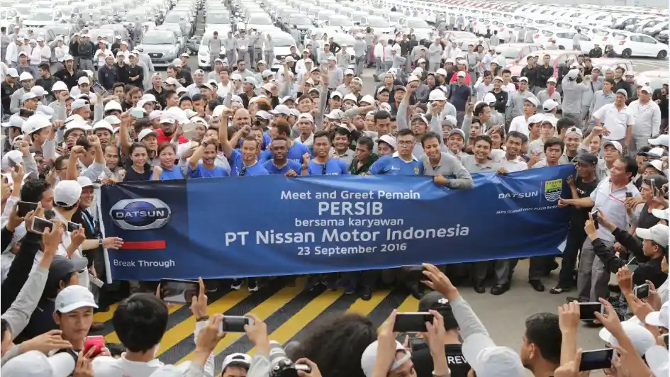 Berita - VIDEO: Datsun Kejutkan Karyawan Pabriknya Dengan Hadirkan Pemain Persib