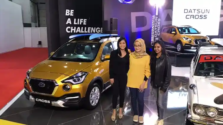 Foto - Datsun Cross Bisa Angkut Papan Selancar? Ini Kata Peselancarnya
