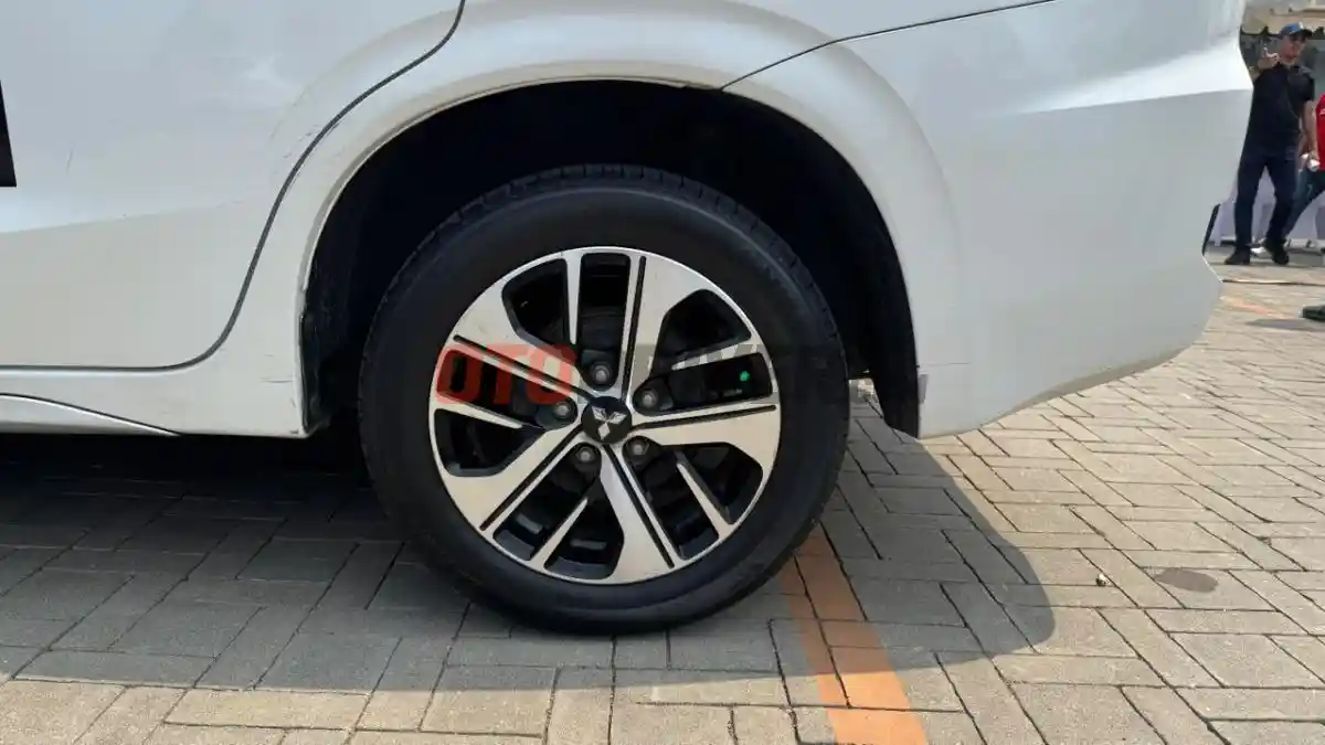 Foto - Under Bridgestone Group, Ban Dayton Hadir Untuk Mobil Harian
