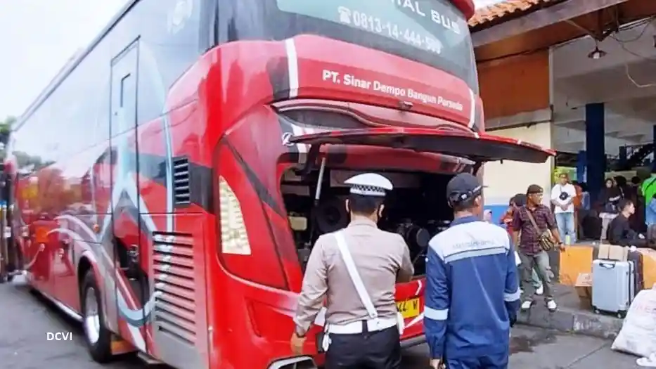 Foto - Bus-Bus Mercedes-Benz Bisa Manfaatkan Bengkel Siaga Yang Disediakan Pabrikan