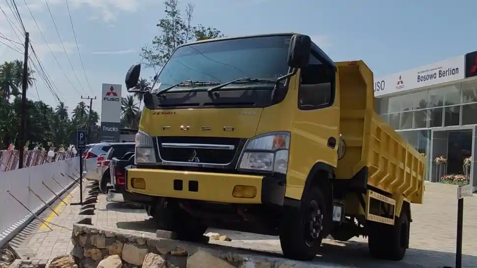 Berita - Fuso Beri Fasilitas Servis Gratis Dua Tahun 