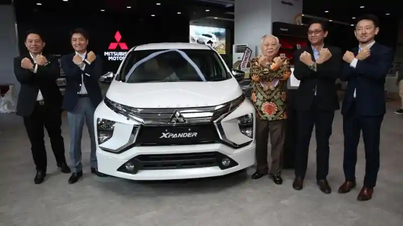 Foto - Siasat Mitsubishi Menghadirkan Dealer di Kawasan Bisnis Jakarta