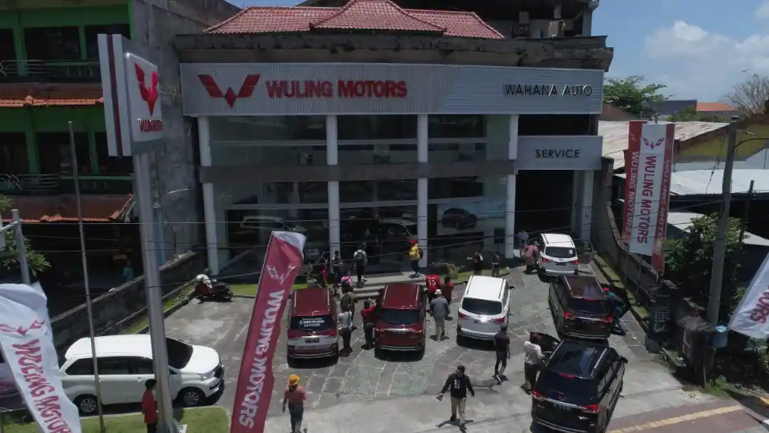 Foto - Melihat Isi Dealer Wuling Bali (10 Foto)