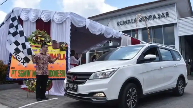 Foto - Bentuk Kepedulian Wuling pada Bencana Gempa dan Tsunami Sulawesi Tengah