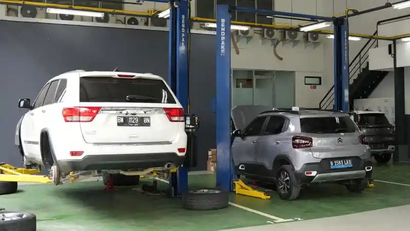 Foto - Jeep Di Bawah Indomobil Group Resmi Beroperasi