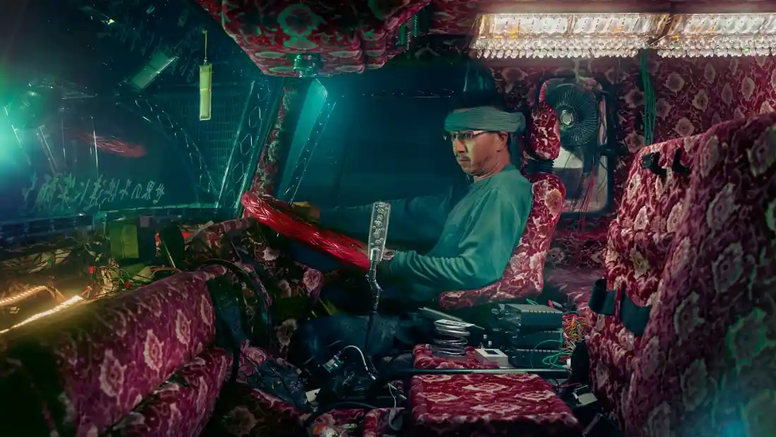 Foto - Dekotora, Aliran Modifikasi Truk Nyeleneh Dari Jepang