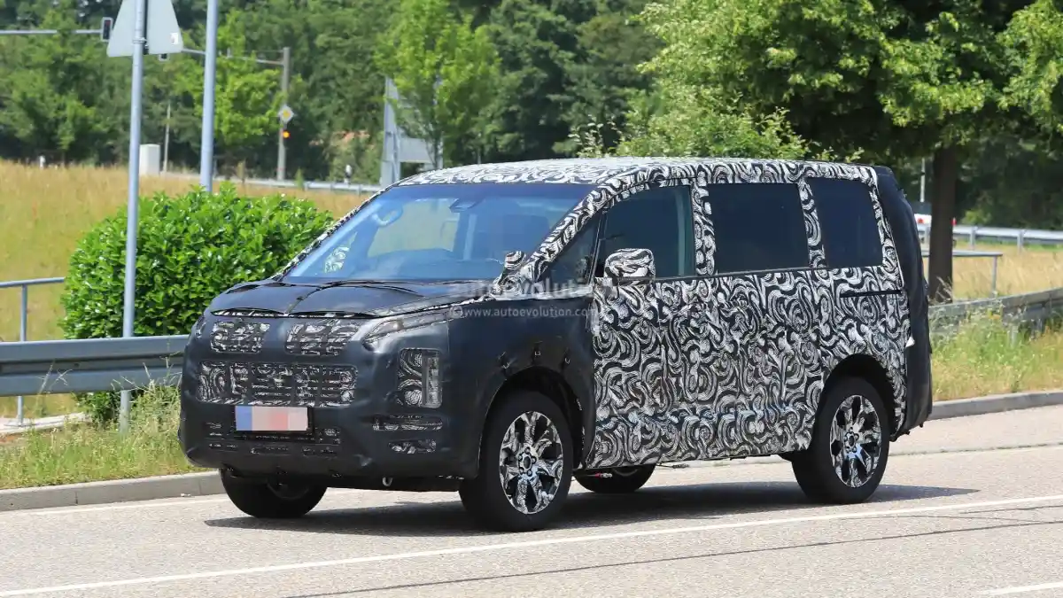 Berita - SPY SHOT: Mitsubishi Delica 2019, Mirip Dengan Xpander!