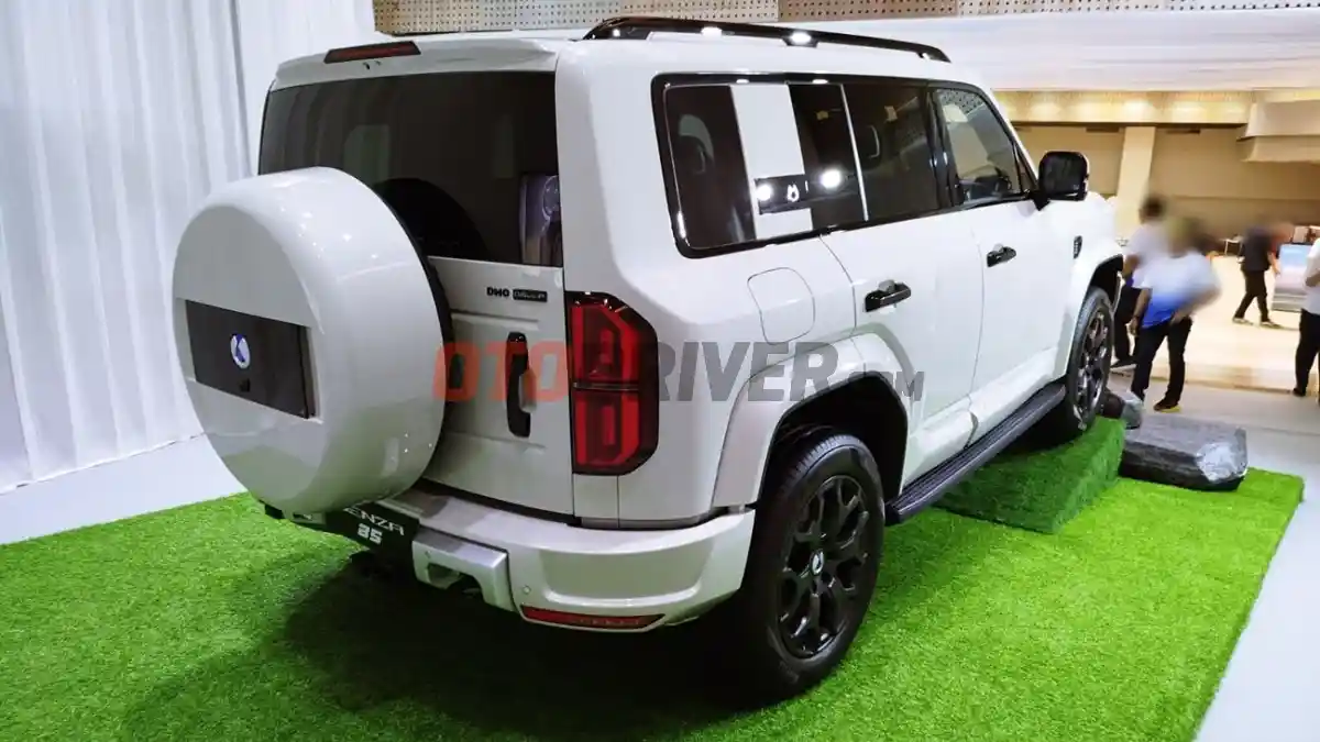 Foto - Laris, Denza B5 Sudah Terpesan 42 Unit Di Dealer Kalimalang Jakarta Timur