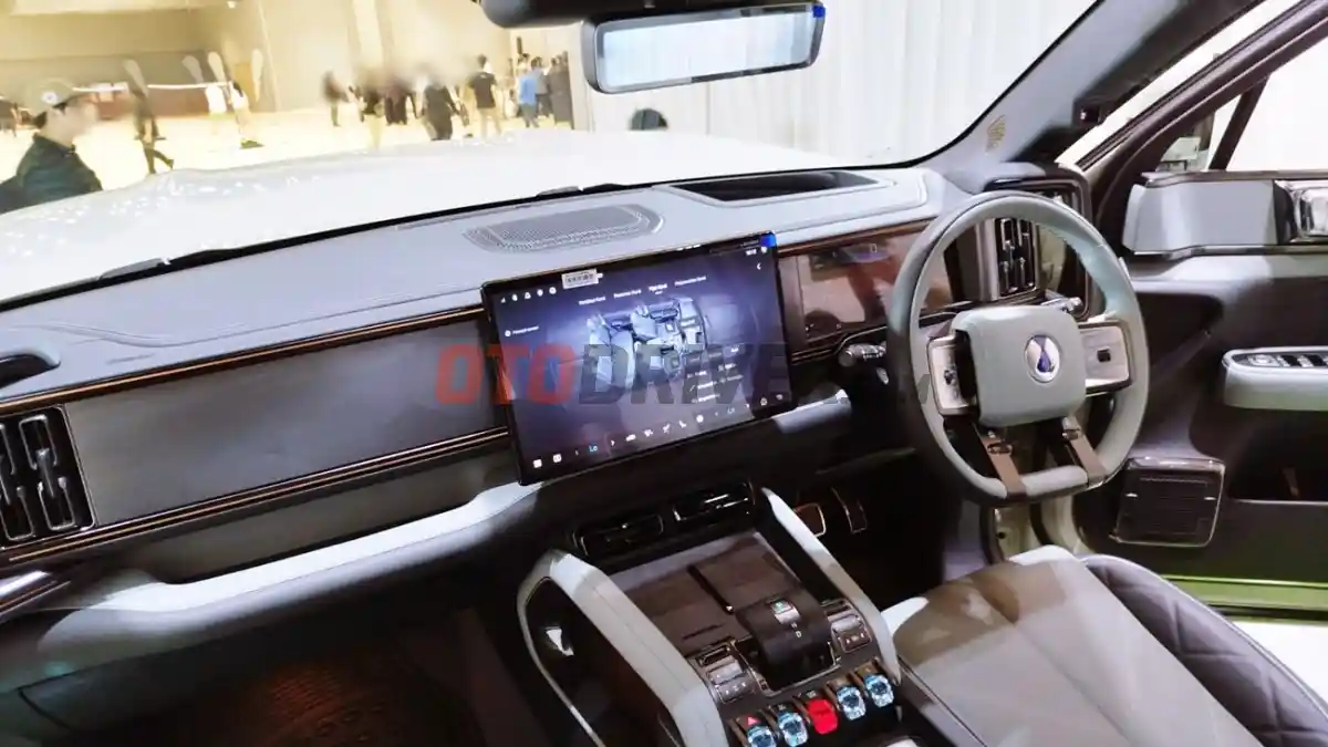 Foto - Laris, Denza B5 Sudah Terpesan 42 Unit Di Dealer Kalimalang Jakarta Timur