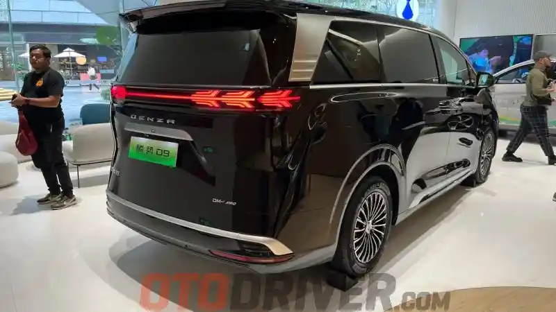 Foto - BYD Denza D9 Versi Setir Kanan Hadir Di Hongkong, Selanjutnya Indonesia?