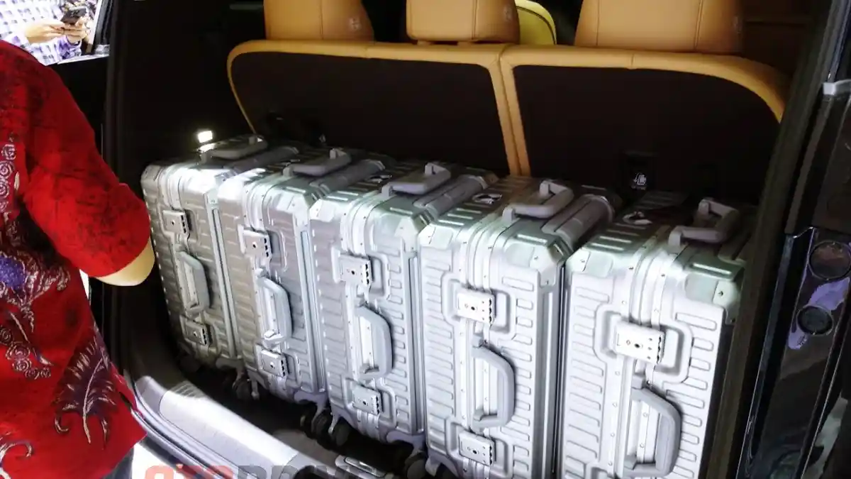 Foto - Denza D9 Tidak Pasang Target Penjualan Di IIMS 2025