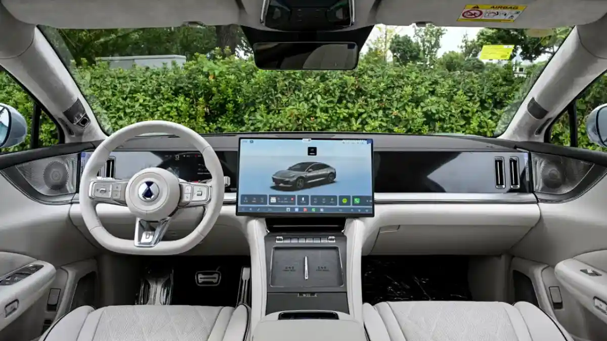 Foto - Ini Dia Denza Z9S Sedan EV Dengan Range 1.100 Km