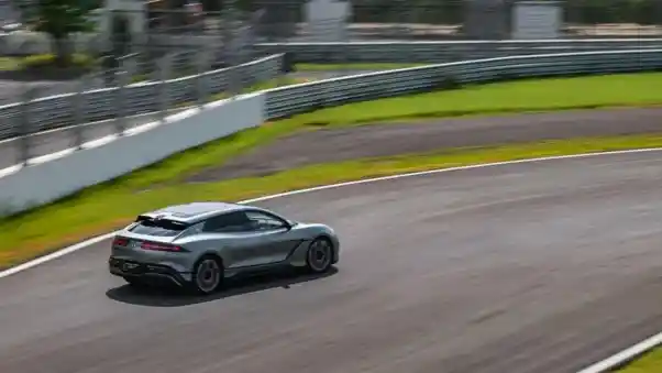 Foto - DENZA Z dan DENZA Z9 GT, Manifestasi Terbaru “Technology Drives Elegance”