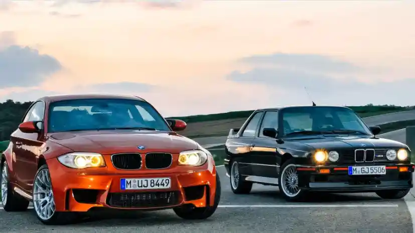 Berita - 11 Mobil Klasik Bersebelahan Dengan Model Terbarunya