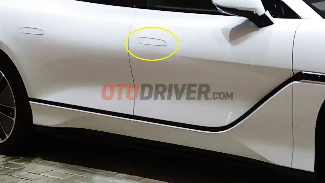 Foto - Tesla Model Y Diganti Sistem Buka Tutup Pintunya