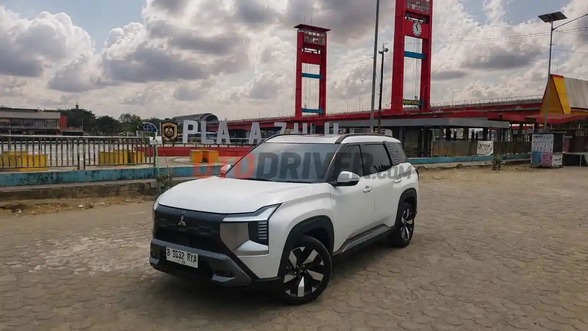 Foto - Melihat Para Kompetitor Chery Tiggo V Yang Segera Dijual di Indonesia, Dari Innova Zenix Hingga Santa Fe
