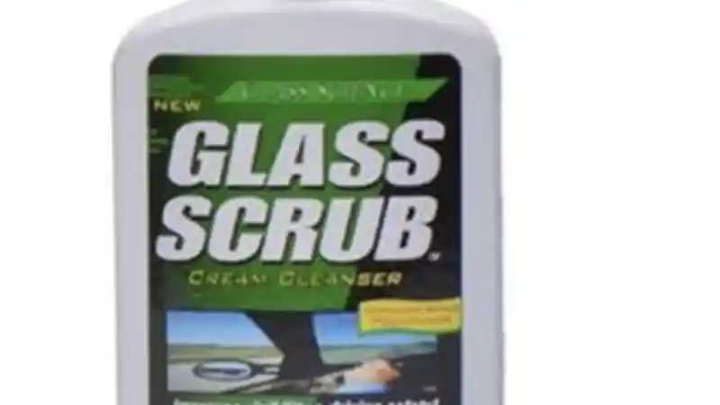 Foto - Jamur Kaca Ganggu Visibilitas Saat Hujan. Ini Kiat Simple Mengenyahkannya