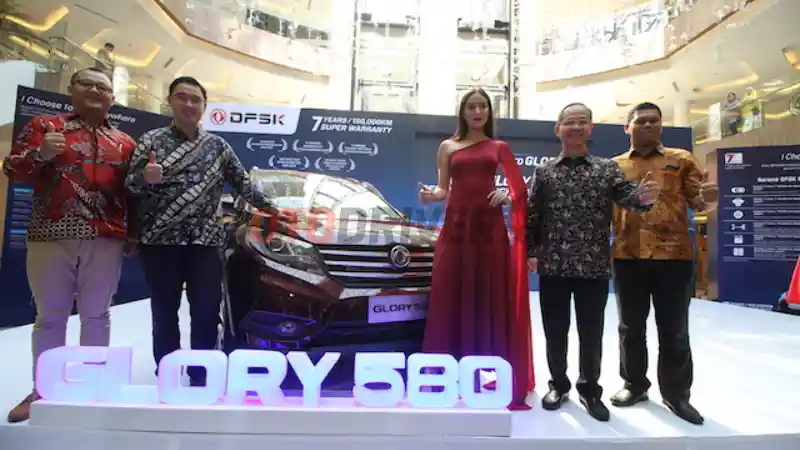 Berita - DFSK Glory 580 Meluncur di Bandung. Beda RP 6 Juta Dengan Jabodetabek