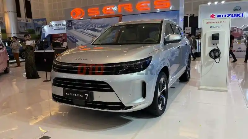 Mobil Listrik - DFSK Perlihatkan Kasta Tertinggi Mobil Listriknya, SERES 7 di Surabaya