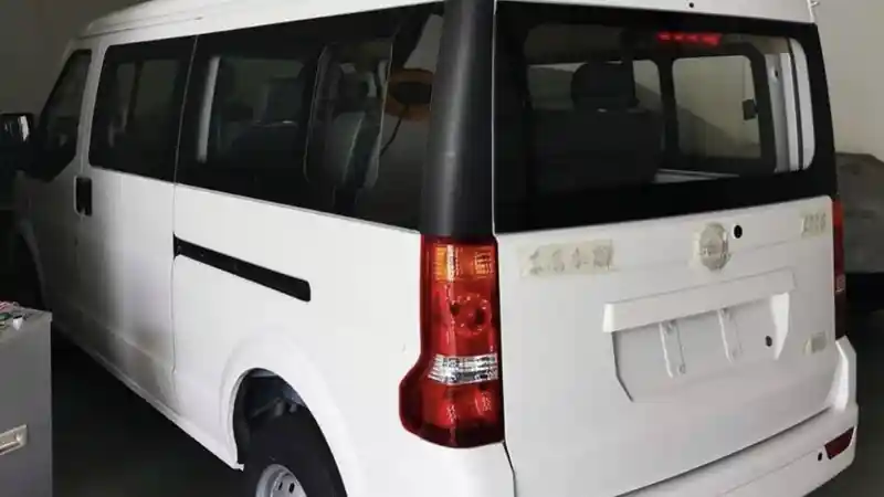 Foto - DFSK Siapkan Lawan Daihatsu Gran Max?