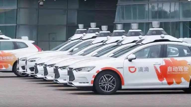 Foto - Cina Uji Coba Taxi Tanpa Pengemudi
