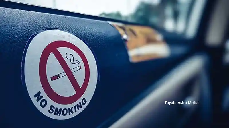 Tips - Merokok Sambil Berkendara Bisa Dipidanakan