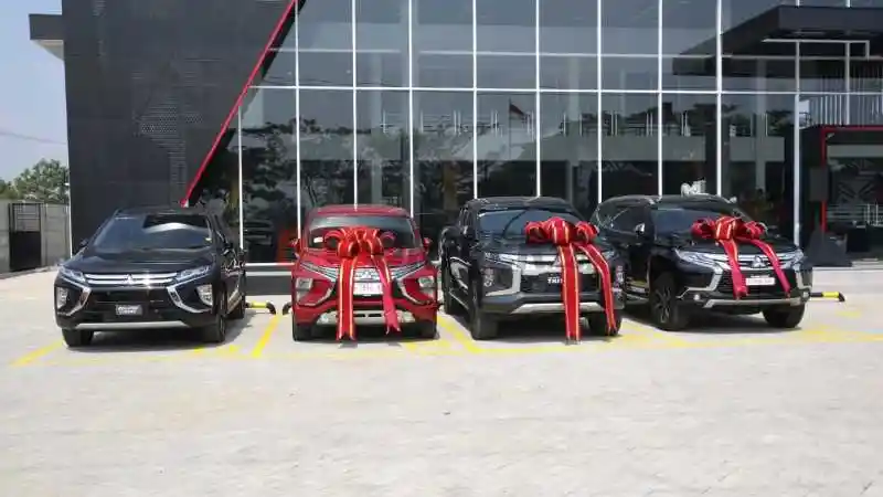 Foto - Eclipse Cross Jadi Idola Baru di Palembang, Bagaimana dengan Outlander PHEV?