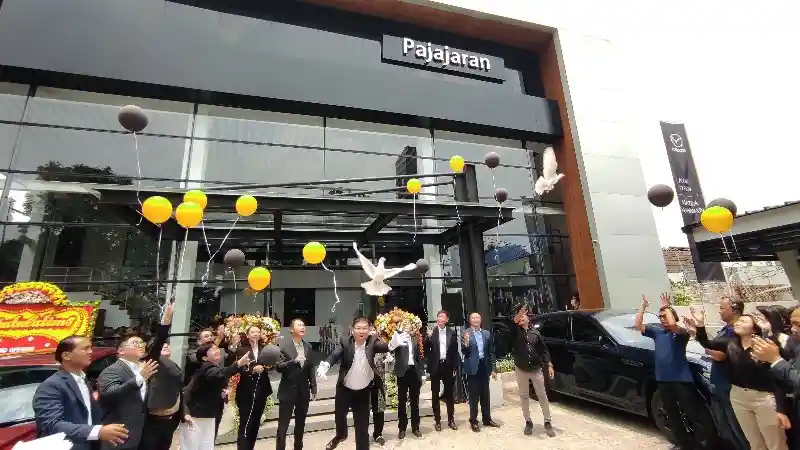 Foto - Buka Diler Baru di Bogor, Mazda Beri Promo Menarik