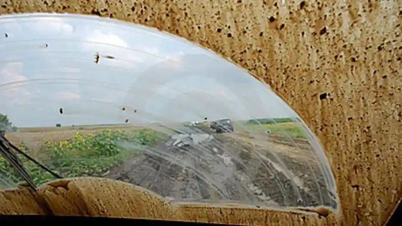 Berita - Kaca Depan Kotor Tertutup Debu, Begini Cara Membersihkan Aman Dan Optimal